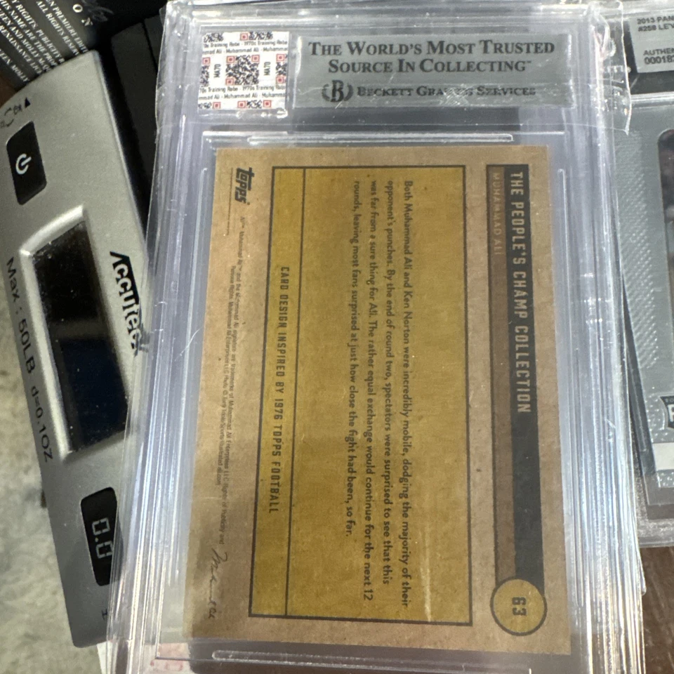 Camiseta deportiva Topps Muhammad Ali People's Champ 2021 entrenamiento bata usada muestra fusión Foto 2 de 2