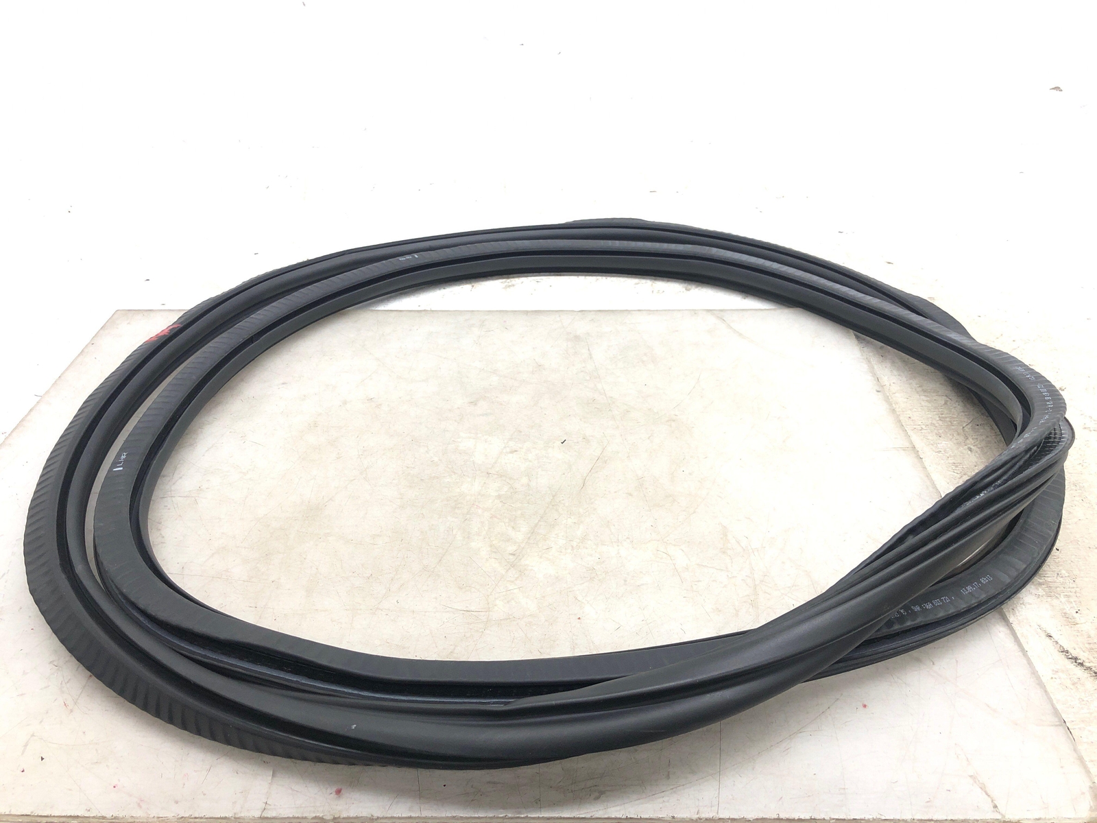2016-2020 BENTLEY BENTAYGA OEM RIGHT REAR DOOR BODY WEATHERSTRIP SEAL 36A833721