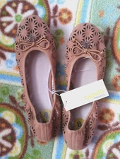 Capelli NY Ballet Flats size 8 NEW Beige Bow Charm Accent