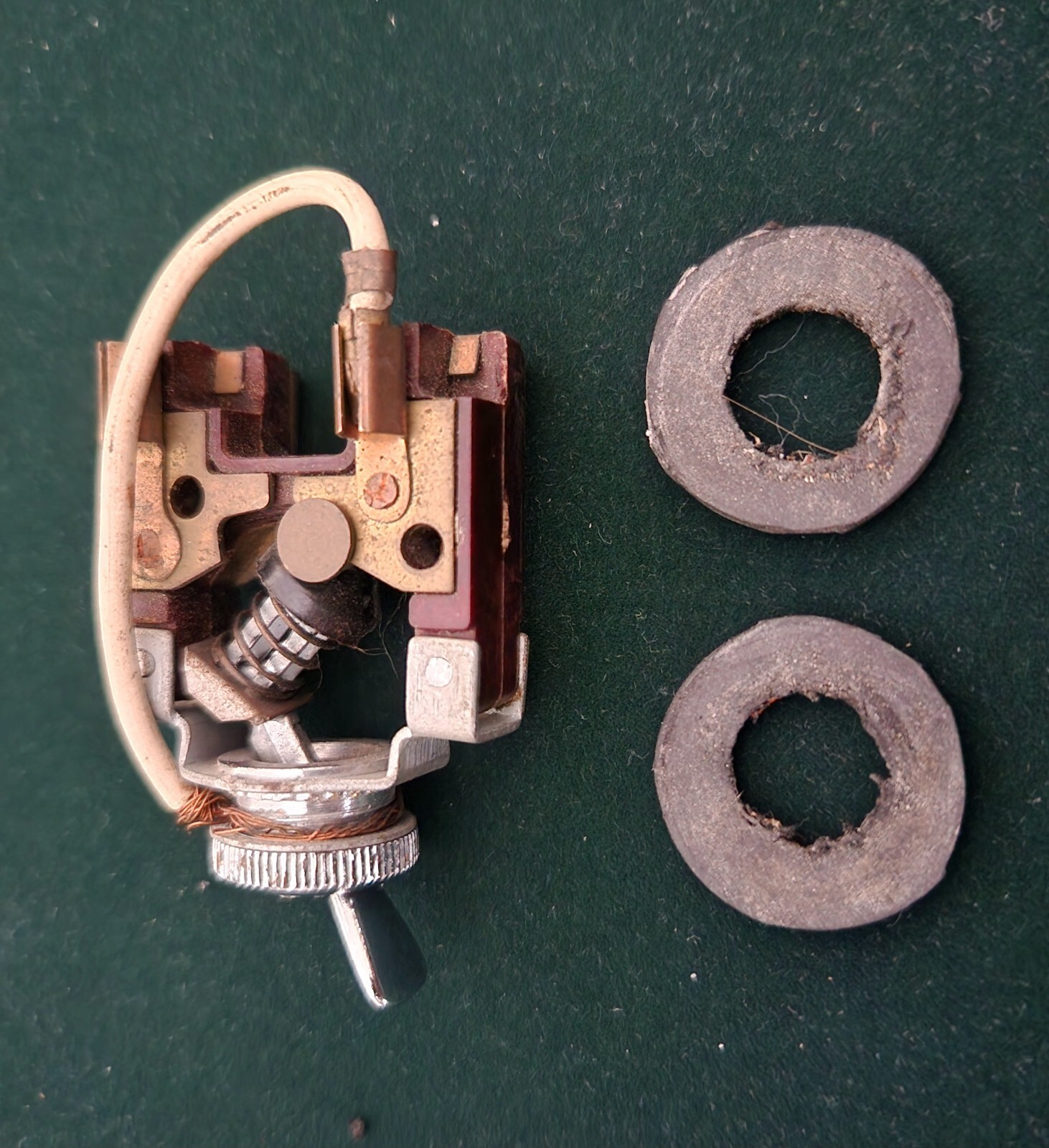 1963 MASERATI 3500 Dashboard Button, Switch & Door Switch W/ Various Components