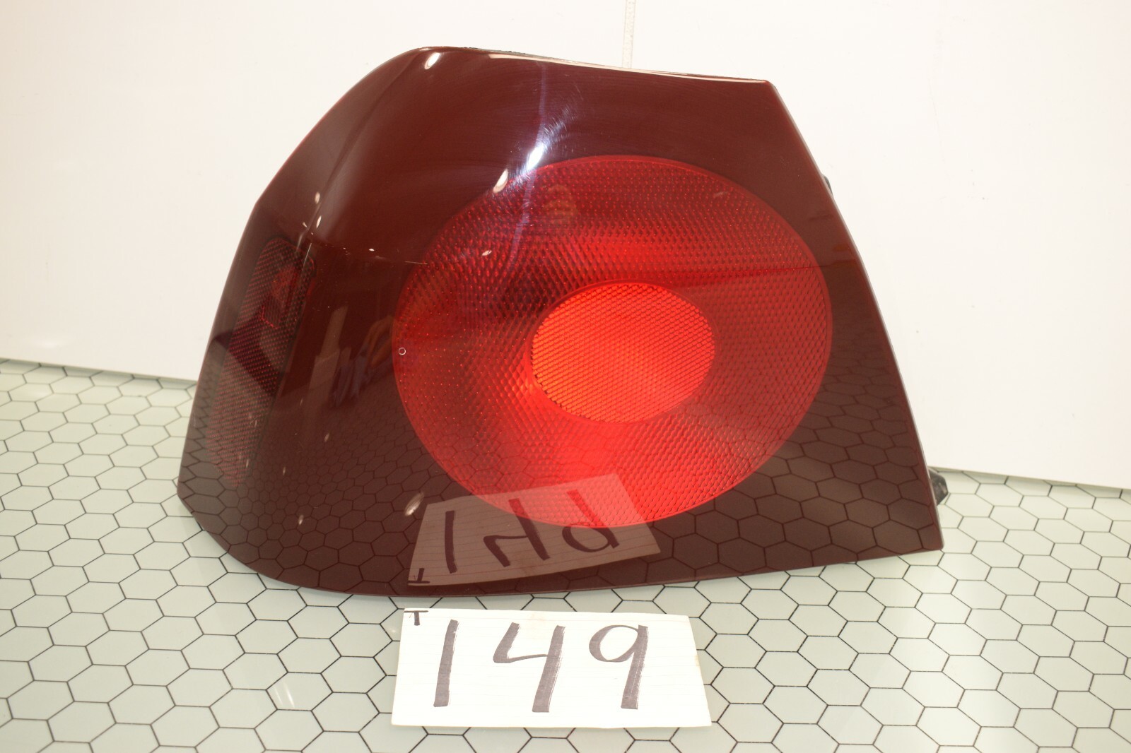 00 01 02 03 04 05 Chevrolet Impala DRIVER Side Tail Light Used Rear Lamp #149-T 