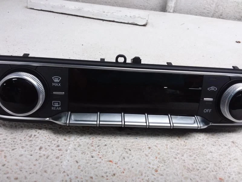2021 AUDI RS5 Front Temperature Controller OEM ID 8W0820043ABP - Image 3 of 4