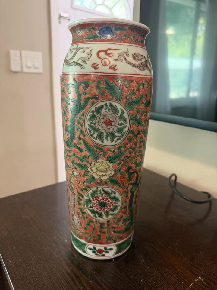 A Chinese Wucai 'Chilong' Sleeve Vase, 19th century or Earlier - Image 2 of 4