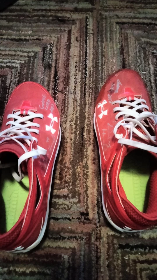 Botines autografiados Texas Rangers Derek Holland - 13/04/2017 Foto 2 de 4