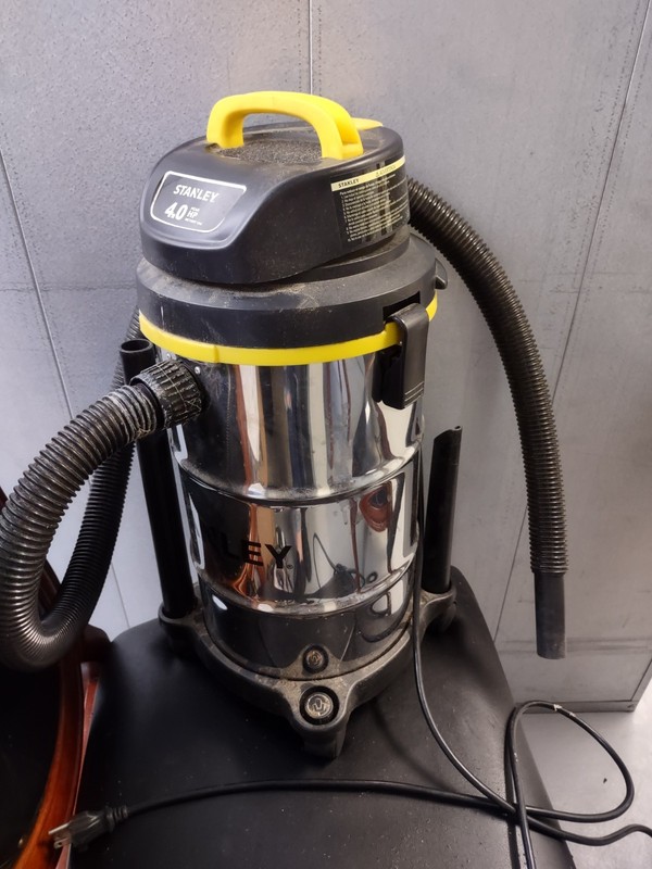 STANLEY 4.0 Peak HP Corded Wet/Dry Bagless Canister Vac w/ Hose Black/Yellow