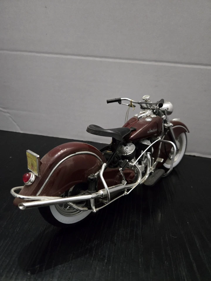 Letrero Guiloy 1:10 INDIAN CHIEF (1948) rojo y metal 16x11 Foto 3 de 4