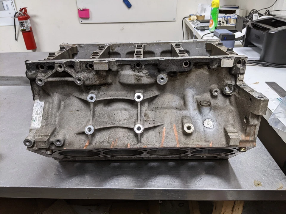 Блок цилиндров двигателя для 07–08 GMC Sierra 1500 6.2 12584724 полный привод - Изображение 2 из 4