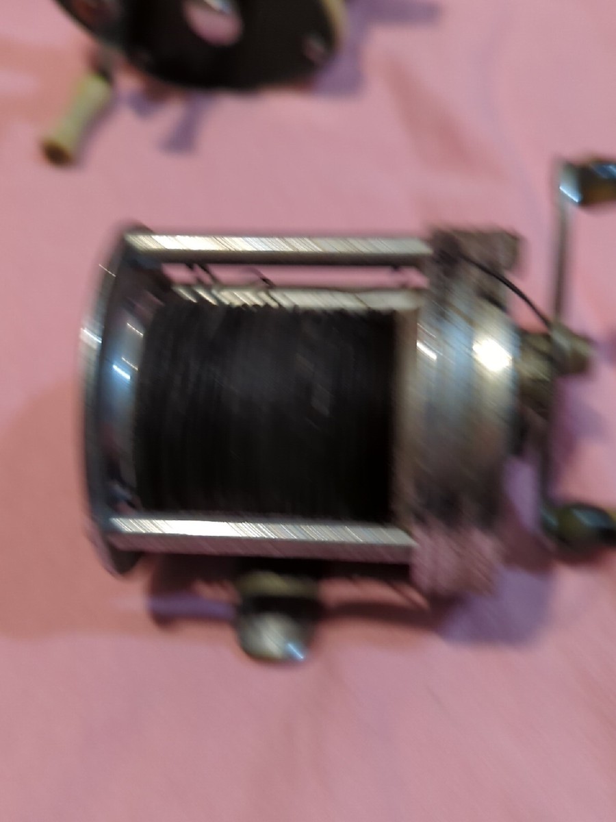 Vintage Bronson Symbol No 4700 Casting Reel Green & White