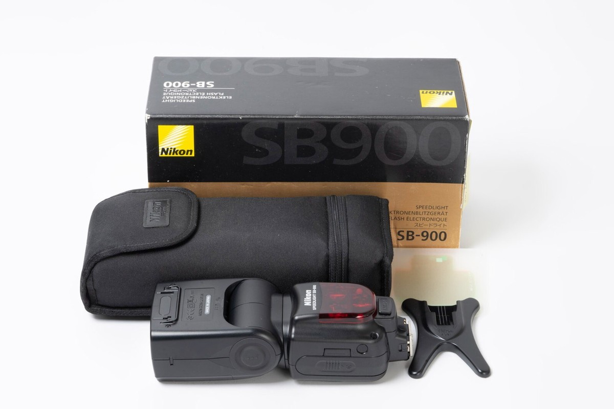 Nikon Speedlight SB-900 Flash with packing for Nikon DSLR