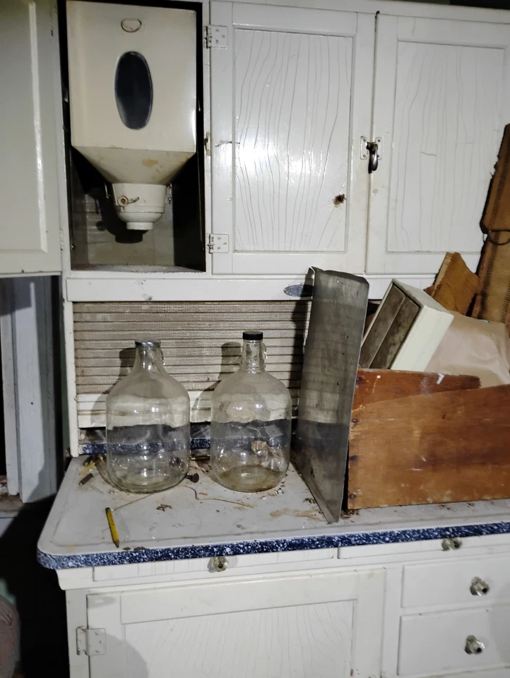 Antique Hoosier Cabinet W/ Flour Sifter ALL ORIGINAL - Image 3 of 4