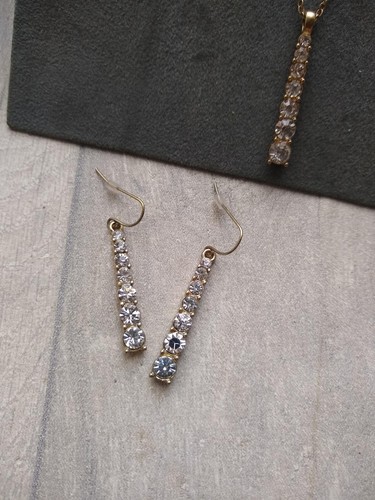 Rhinestone Pendant & Matching Earrings Set Gold Tone Graduated Sparkle Necklace - Picture 6 of 17