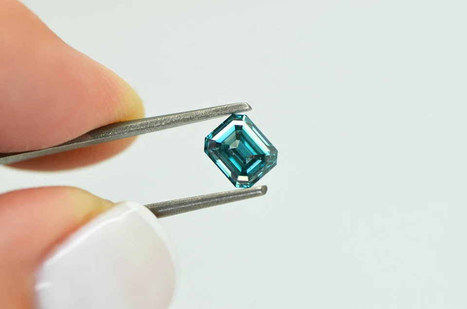 Emerald Shape Diamond Fancy Blue Color Loose 1.01 Carat VS2 Enhanced Polished - Image 2 of 4