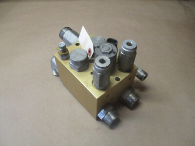 2014 Toro Groundsmaster 5900 Right PTO Valve Assembly 31598N RH