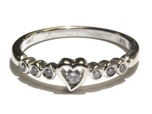 14k white gold .11ct round diamond heart promise engagement ring 1.9g 6.75