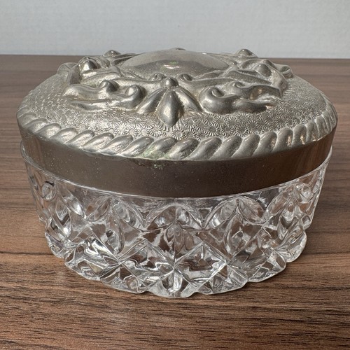Vintage Silver Plate Embossed Designs and Rope Border Oval Crystal Trinket Dish - Picture 3 of 11