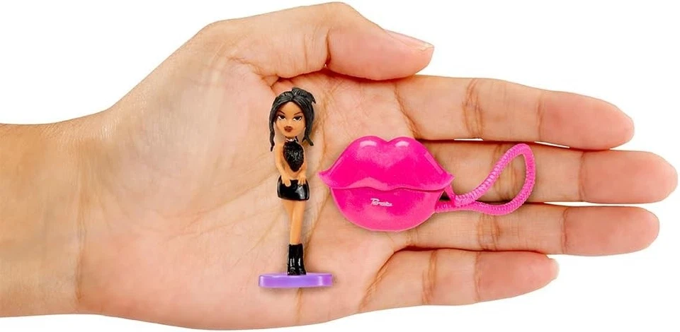 Bratz Mini x Kylie Jenner - Series 1-2 Mini Bratz in Each Pack - Blind Packaging - Immagine 3 di 4