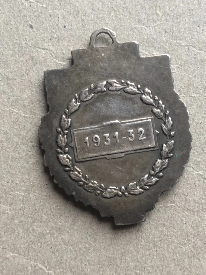 MEDAILLE LIGUE PARISIENNE DE FOOTBALL en argent 1931.32 - Photo 2/2