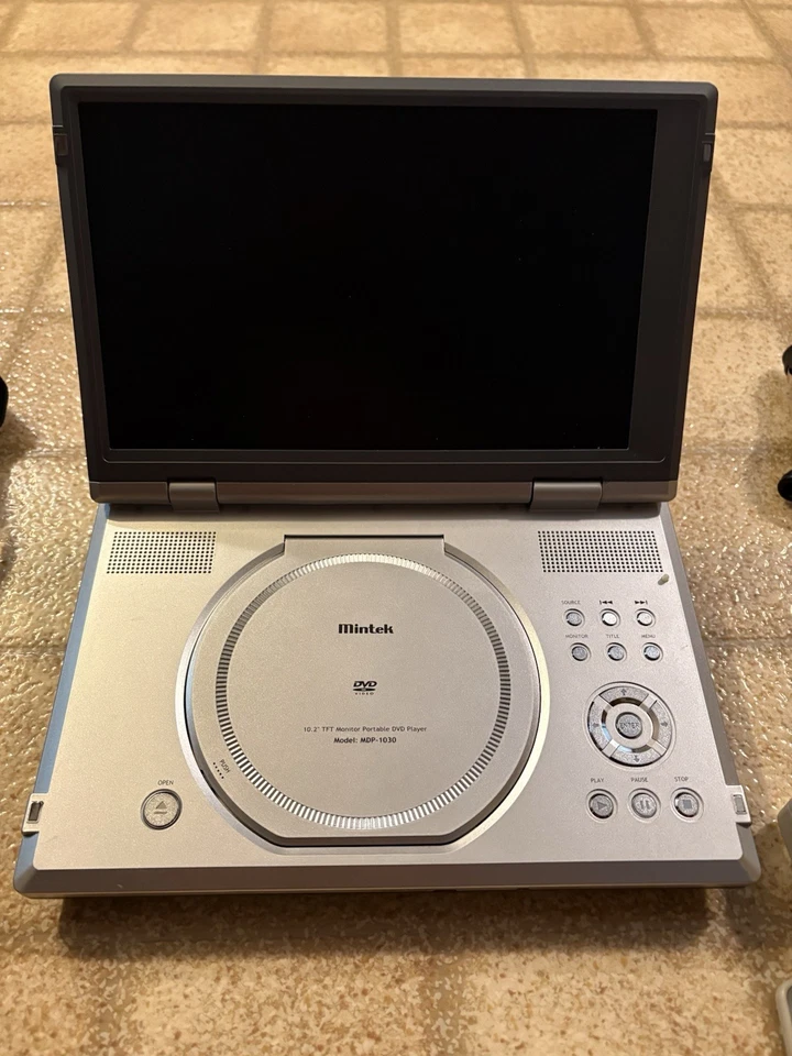 Mintek MDP-1030 10.2" TFT Monitor Portable DVD Player Tested With Bag & Cables - Image 2 of 4