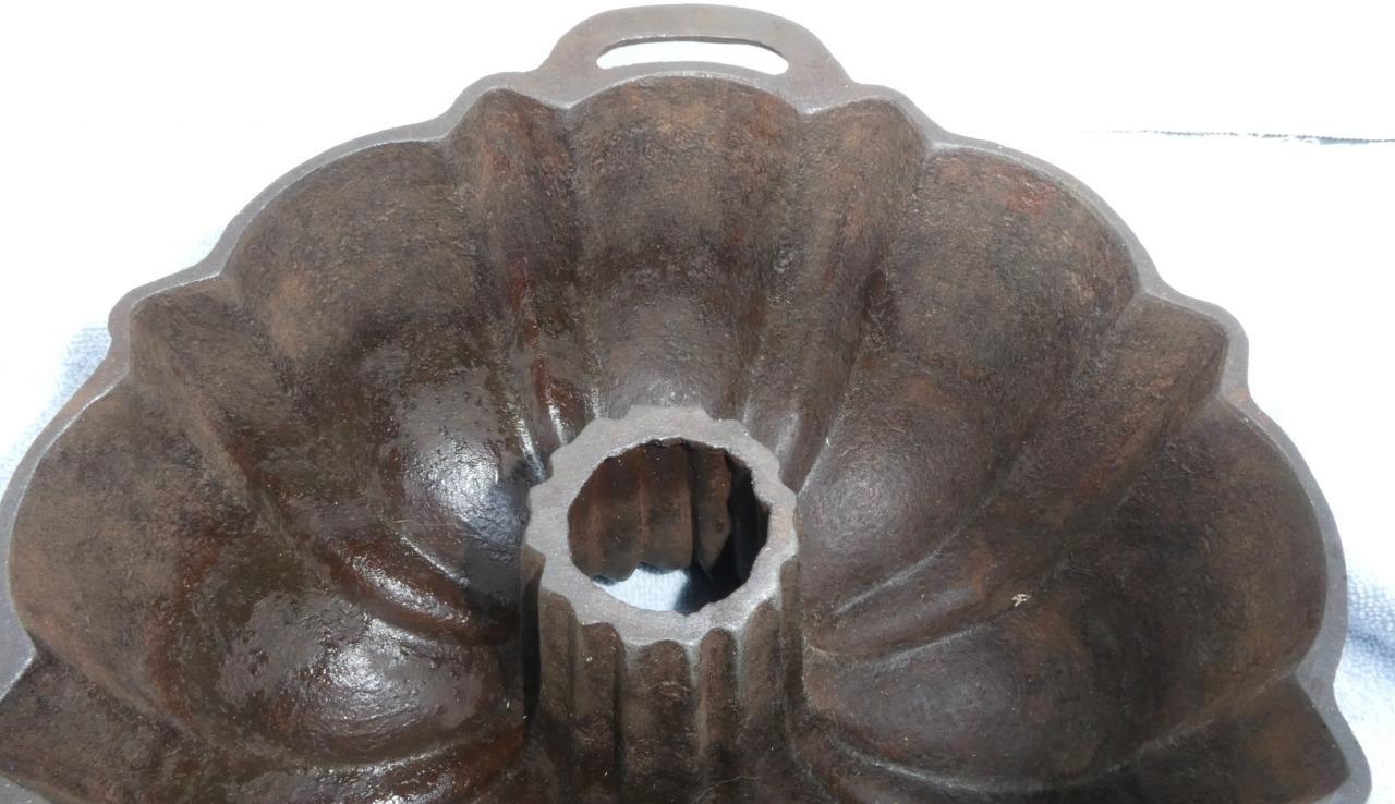 RARE Vintage Cast Iron Cake Mold Bundt Pan Possibly Wagner Griswold