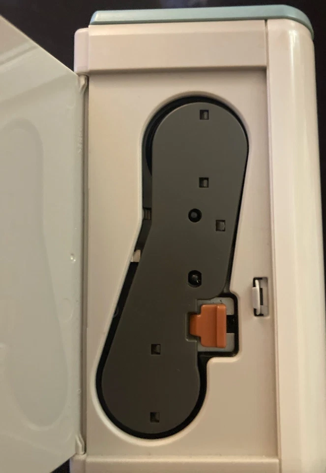 CANON SELPHY PRINTER CA-CP200 - Powers On & includes  A/C cord & User Manual - Image 3 of 4