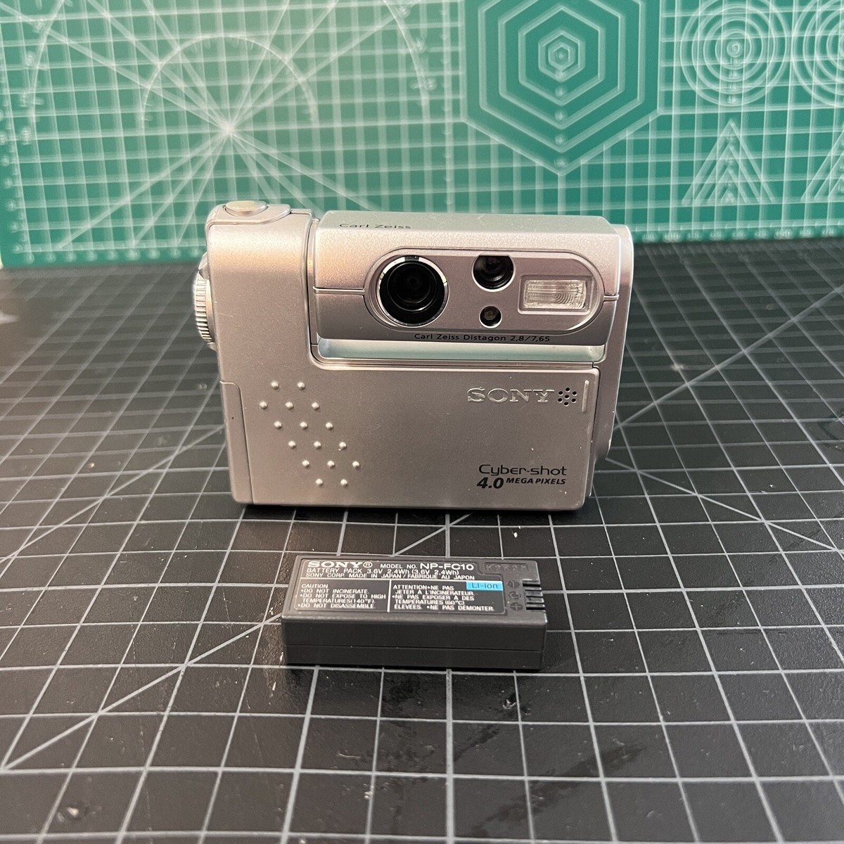 動作確認済み SONY Cyber−Shot DSC-F77 Sony Cyber-shot DSC-F77 4.0MP Compact Digital Camera Silver