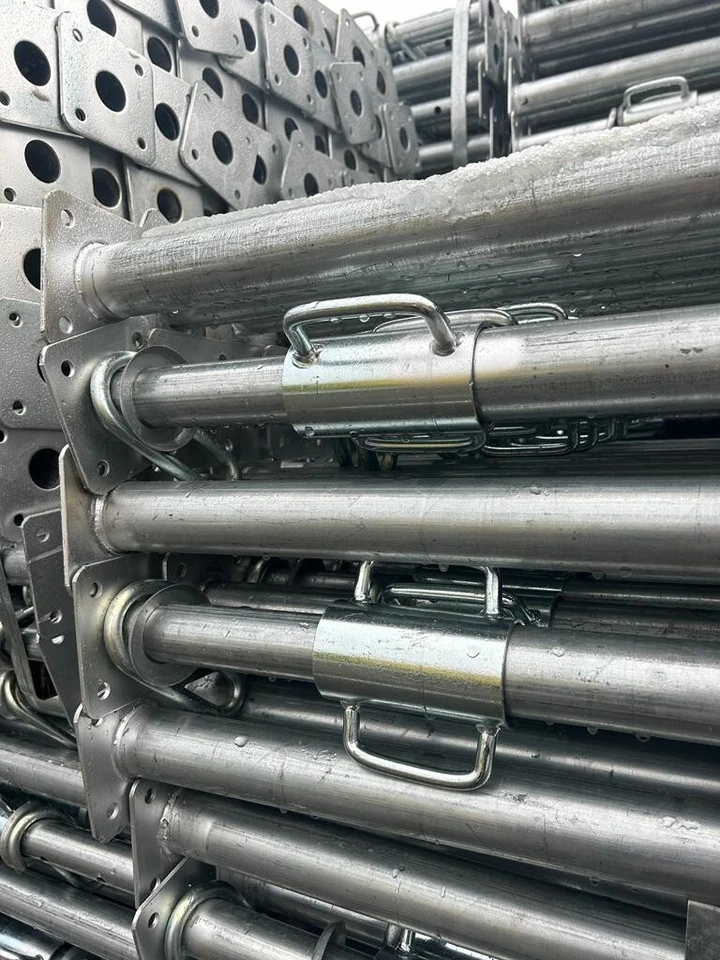 Coffrage de plafond de 150 m² avec supports support en bois tripodes panneau - Photo 2/4