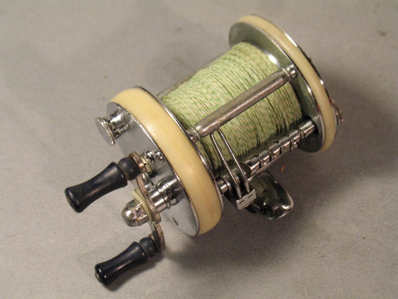 Vintage Shakespeare Professional 1995 Tackle Box Fishing Reel Model FK