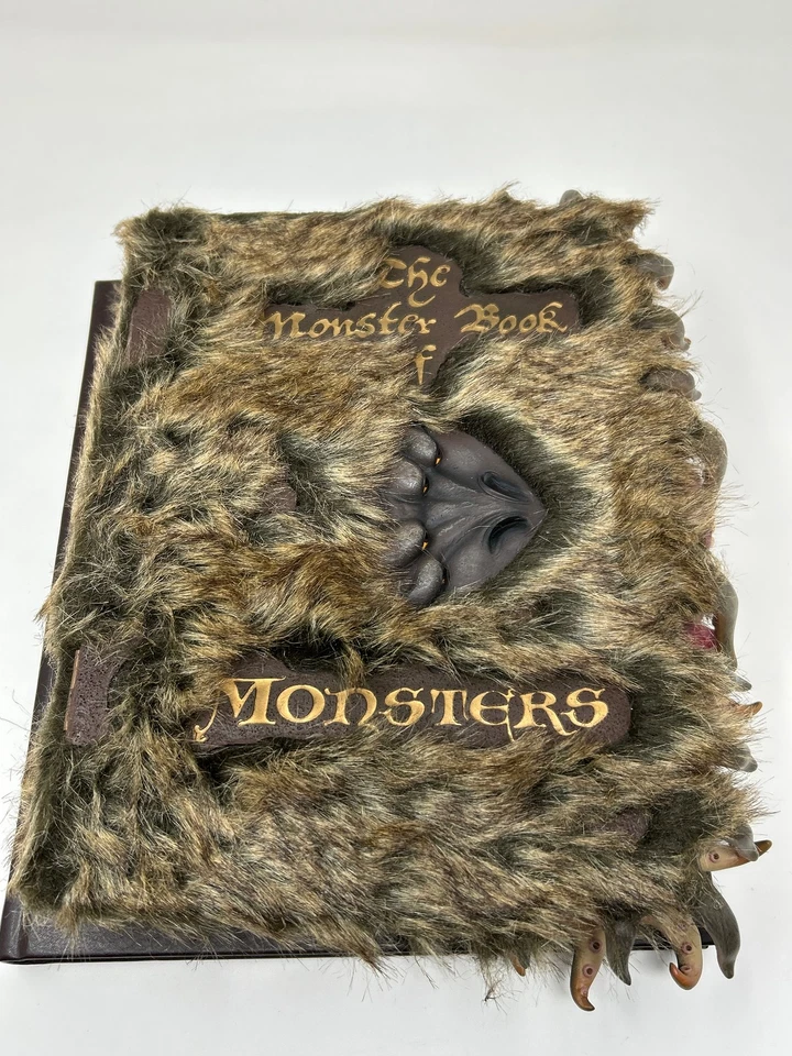 Edición Limitada Harry Potter: El Libro de los Monstruos Película Oficial Prop Re Foto 4 de 4