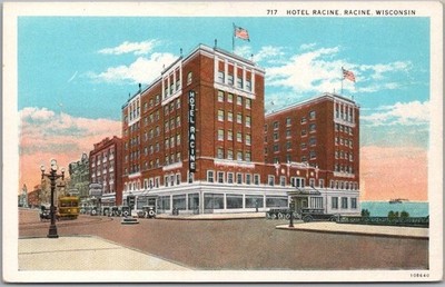 c1930s RACINE, Wisconsin Postcard ''HOTEL RACINE'' Street View / Curteich - Unused