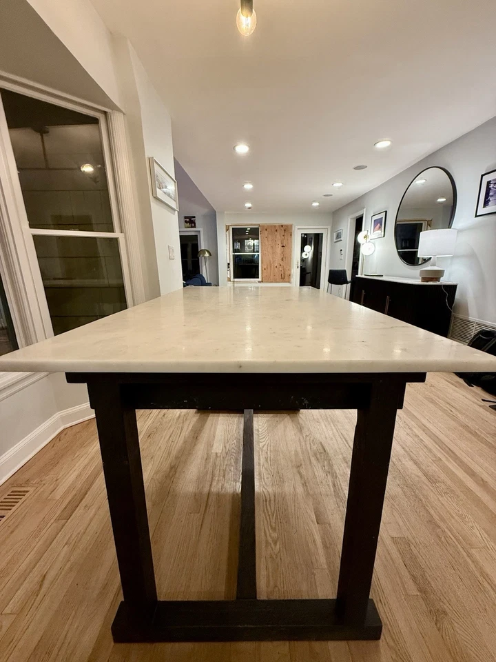 Mesa ilha cozinha West Elm Richell 4 gavetas com tampo de mármore branco (60x36x36") - Imagem 4 de 4