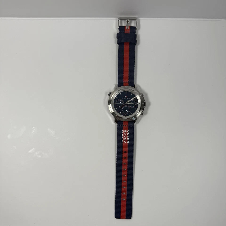 Relógio masculino Tommy Hilfiger Troy 1792124 46mm mostrador azul pulseira azul e vermelha - Imagem 2 de 4