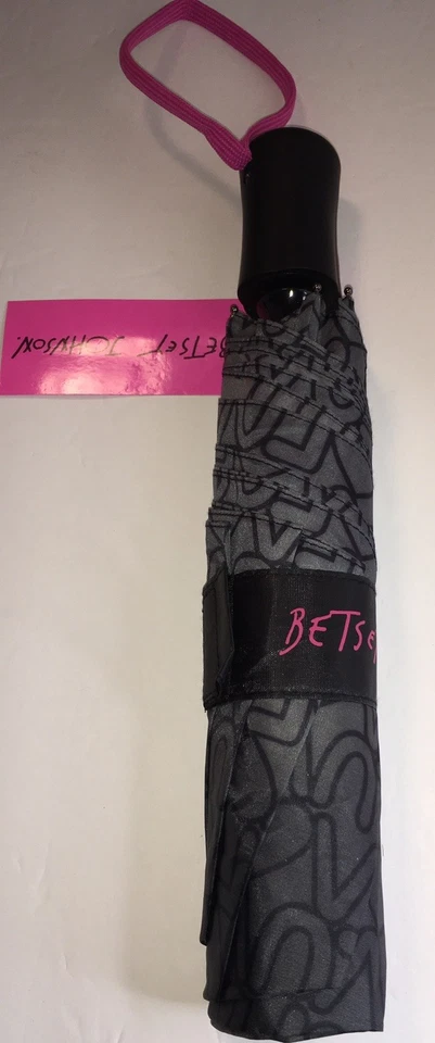 BETSEY JOHNSON COMPACT UMBRELLA HEARTS ❤️  LUV DESIGN Gray~Black Auto Open  NWT - Image 4 of 4
