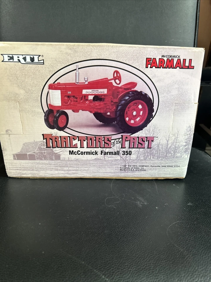1/43 International Harvester Farmall 350 "Tractors Of The Past" Set - Image 3 of 4