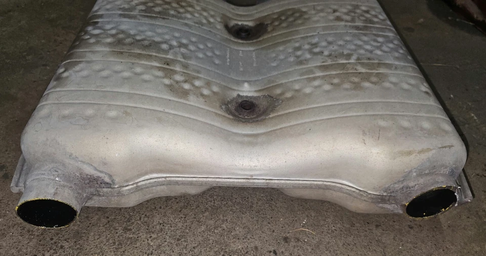 2006 - 2008 dodge magnum, Chrysler 300c mid muffler Resonator  - Image 4 of 4