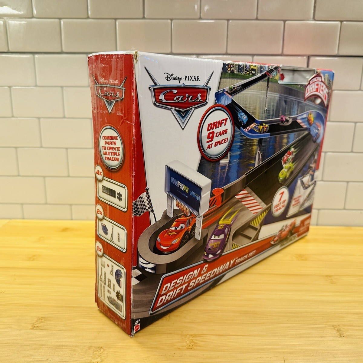 Disney Cars Micro Drifters DESIGN & DRIFT SPEEDWAY + DRIFT