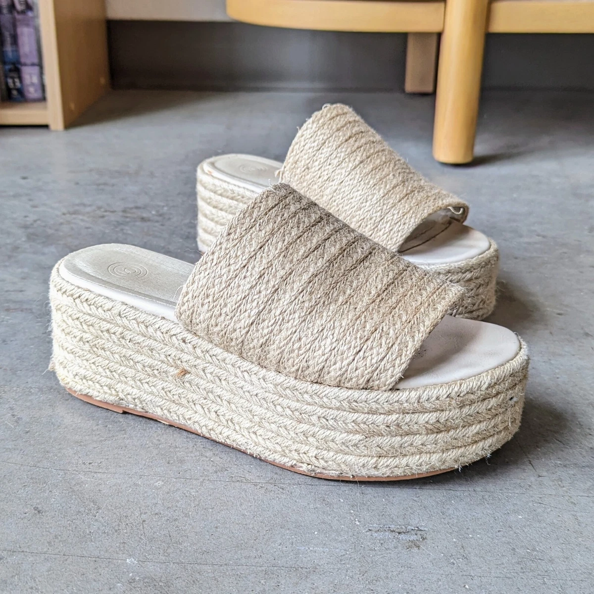 Straw platform slides clearance