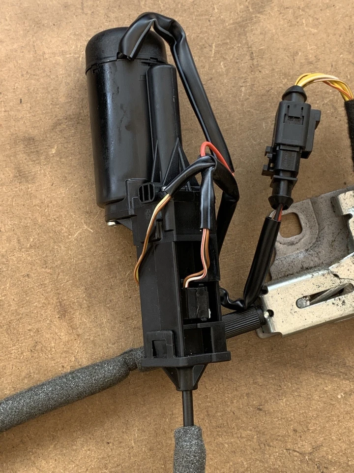 Actuador de cierre de maletero Audi A8 Quattro 2007-2009 S8 2004-2010 4E0827383C OEM Foto 2 de 4