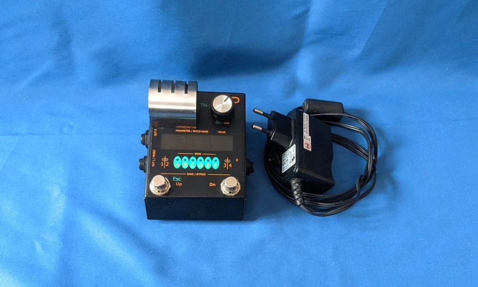 AMT Electronics TH-1 Tube Hall RARE Analog-Digital DSP tube Reverb Guitar pedal - Image 2 of 4