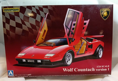 Aoshima Wolf Countach Plastikmodellbausatz im Maßstab 1:24.