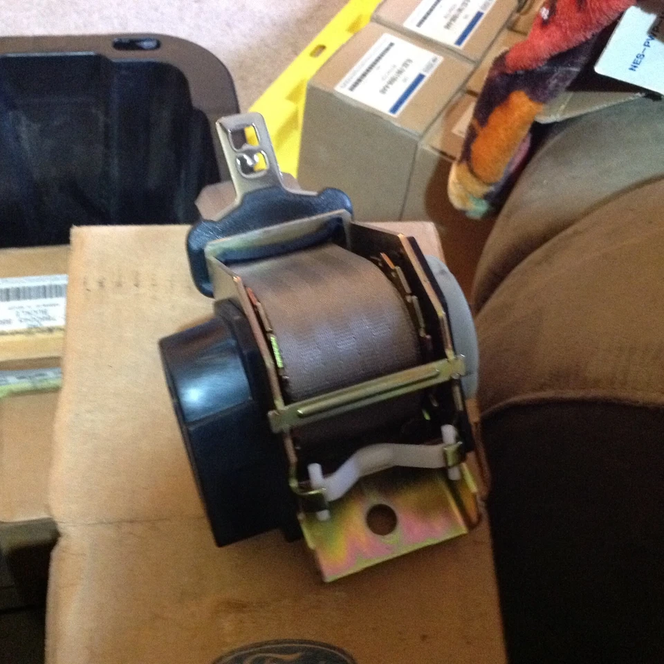 NUEVO OEM FORD 1998 99 2000 CONTOUR MYSTIQUE CINTURÓN DE SEGURIDAD TRASERO CENTRAL con RETRACTOR  Foto 2 de 3