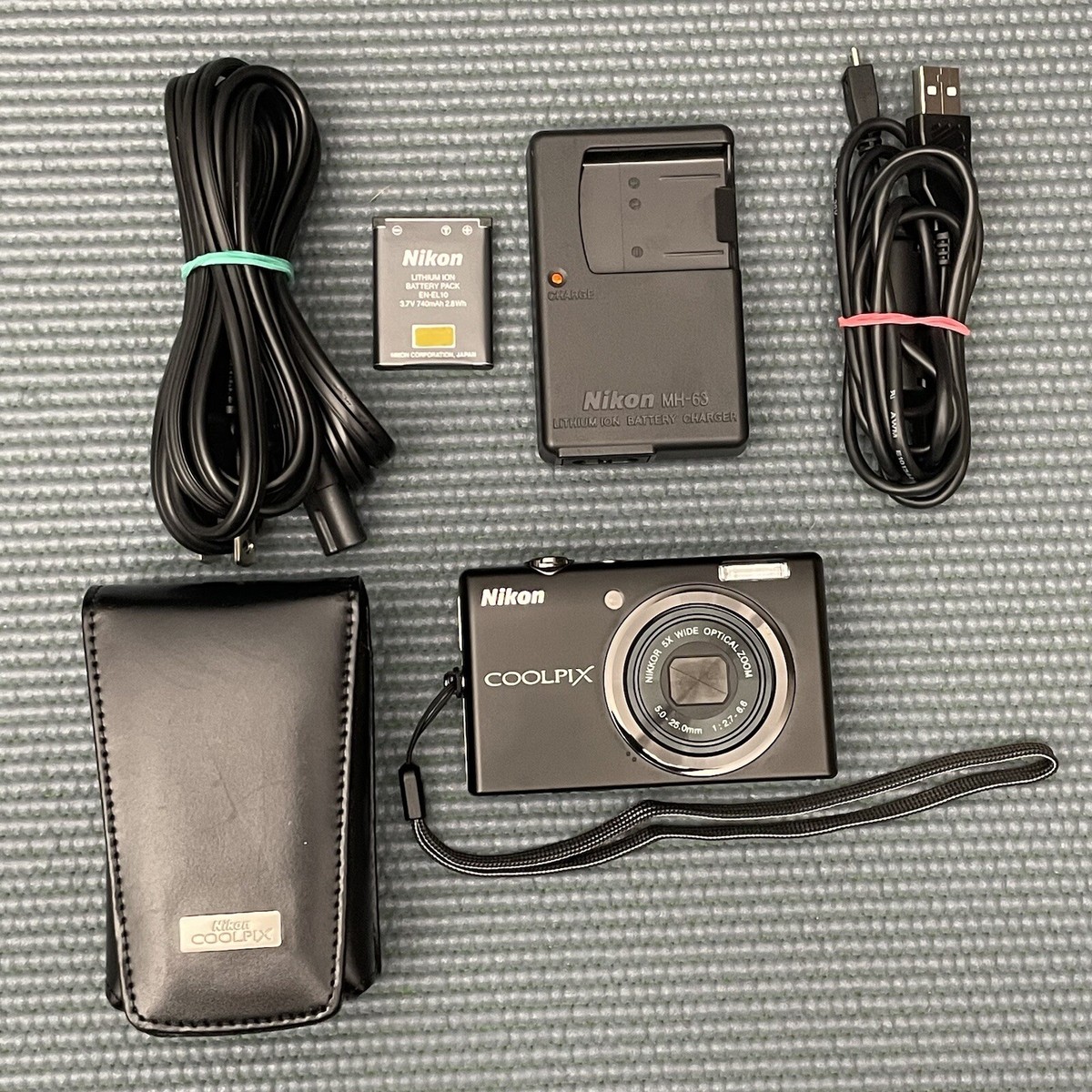 NIKON coolpix S570 付属品一式 Nikon COOLPIX S570 12MP 5X Wide Compact Digital Camera Pack