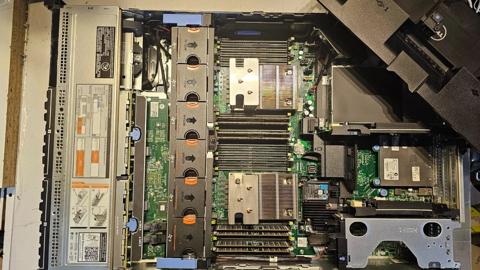 Dell PowerEdge R730 16 Bay Server w Trays, 4x900GbSAS, 64Gb, H730, 2x16c v4 CPU - Image 3 of 4