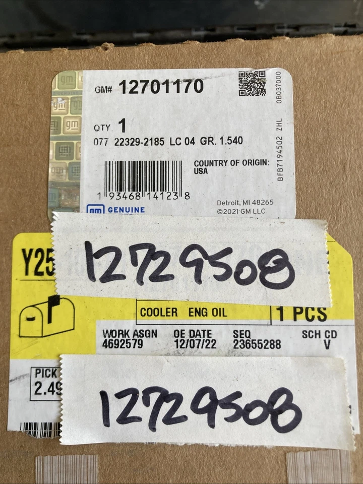 Nuevo enfriador de aceite de motor GM 12733442 OEM Silverado Sierra 1500 2,7 L 2021-2024 Foto 2 de 4