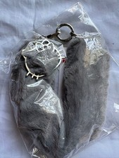 Teléfono con dije de piel gris Sanrio Hello Kitty