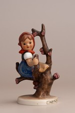Figura FIRMADA Goebel M.J. Hummel Apple Tree Girl #141 3/0