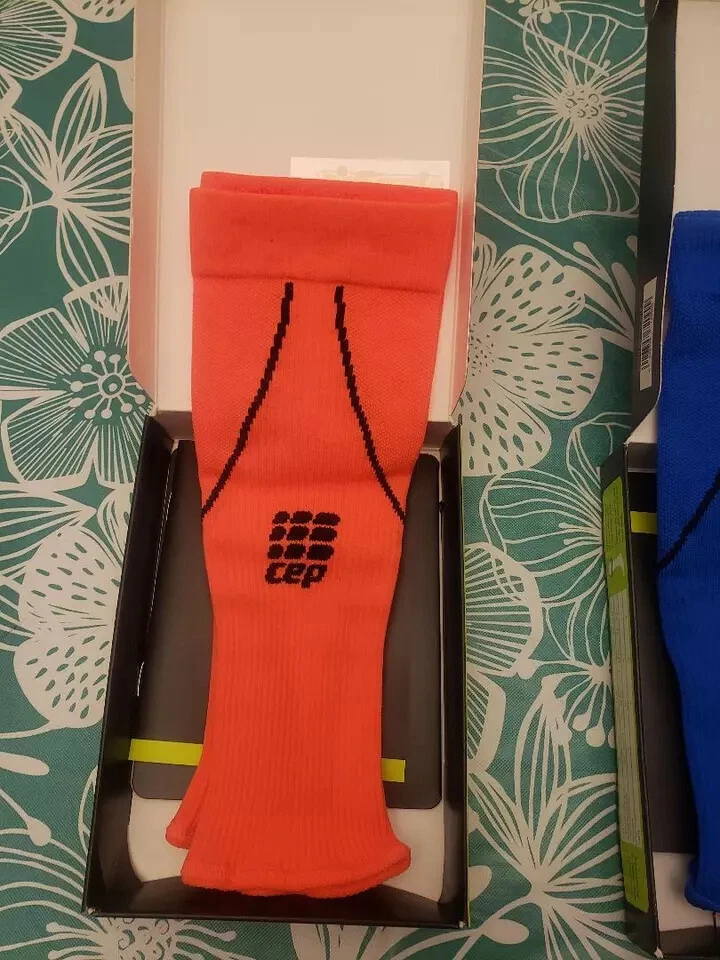 CEP Men's Pro+ SHORT CALF STYLE Compression Sleeves Performance Color & Size - Image 3 of 4