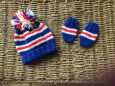 NEW HAND KNIT GLASGOW RANGERS FC UNISEX POM POM HAT AND MITTS IN NEWBORN BABY