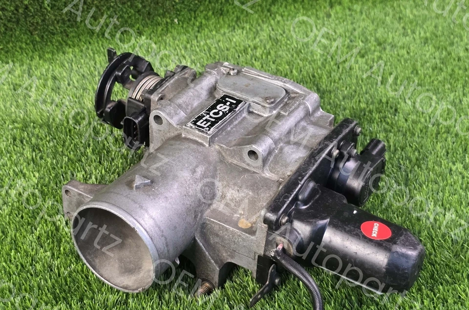 Cuerpo del acelerador de inyección de combustible Lexus GS300 IS300 2000-2004 22030-46130 OEM JDM Foto 2 de 4