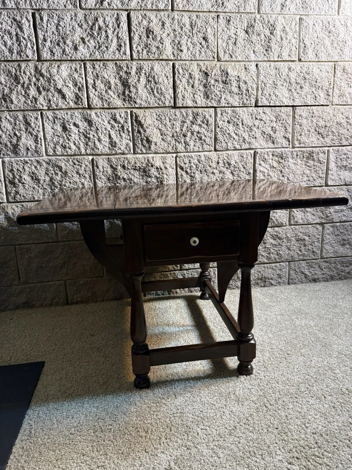 "Mesa auxiliar Ethan Allen de pino envejecido antigua taberna rústica americana hoja caída 37x27""" Foto 3 de 4