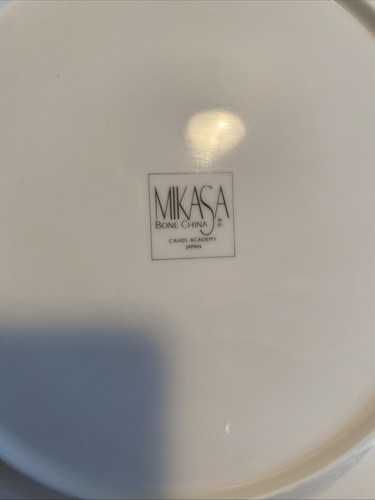 Mikasa Academy CAH05 Lot of 12 Piece Place Settings PERFECT! Bone China Gold Ban - Picture 6 of 7